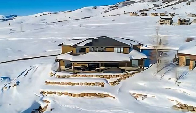 Exceptional luxury 9 bdr 11 bath in Eden
