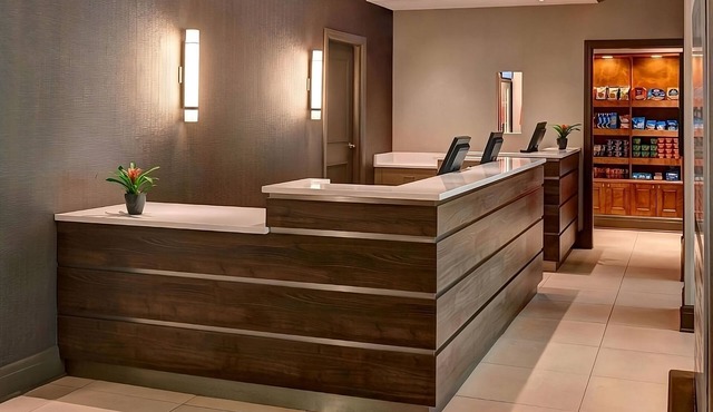 Explore Chicago! Free Breakfast, Fully-equipped Kitchen, Pet-friendly Property! in Chicago
