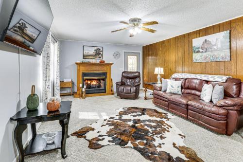 Families Welcome! Home w/Fire Pit in Soddy-Daisy in Soddy-Daisy
