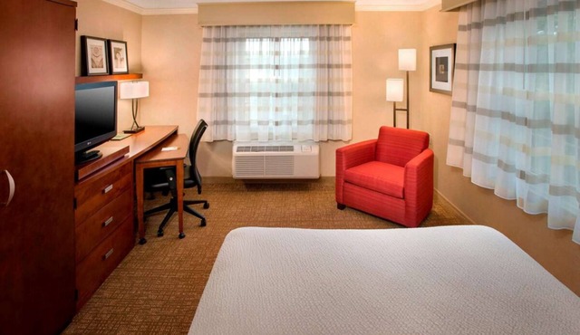 Family-friendly Property in Boston Danvers with Onsite Starbucks & Free Parking in Danvers