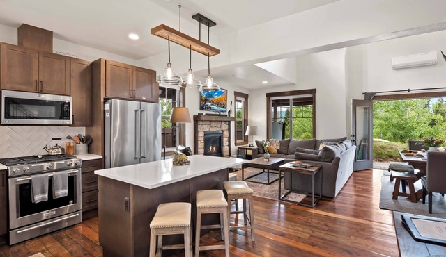 Family-Friendly Suncadia Home w/Hot Tub in Cle Elum