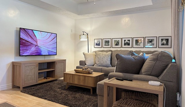Feathergrass Home in Roswell