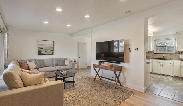 Featuring: Arcade Gameroom Pool Great for Families! in Murray