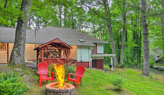 Fire Pit & Porch! Rustic Linville Falls Cottage in Linville Falls