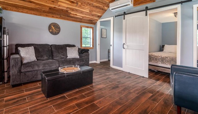 Firepit, Boat Parking & Giant Tulip Poplar Tree in Creal Springs