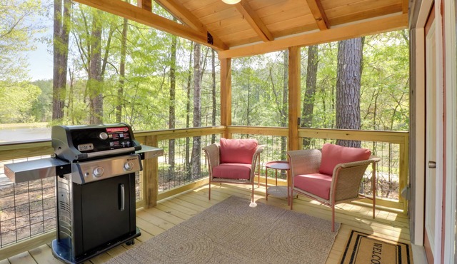 Fish & Hike: Cabin Hideaway w/Deck in Alabama in Heflin