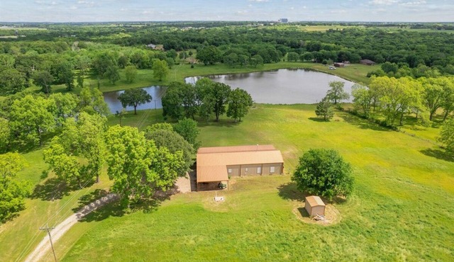 Friede's Hideaway - The perfect retreat with a private pond, hot tub & much more in Calera