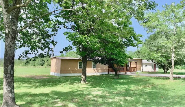 Gene's Retreat, charming lakeside 3 bed 2 bath peaceful home near Ft Gibson Lake in Fort Gibson