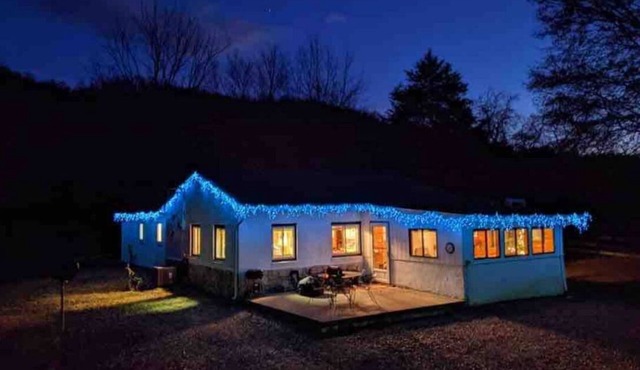 Glorious Mountain Getaway with amazing views of Old Rag Mountain in Etlan