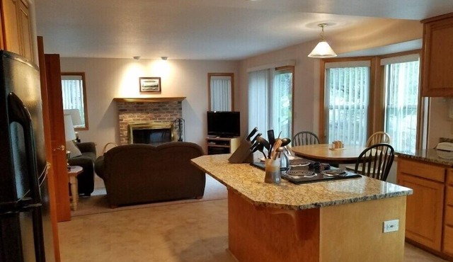 Golfside Retreat with Access to Exclusive Golf in Sunriver