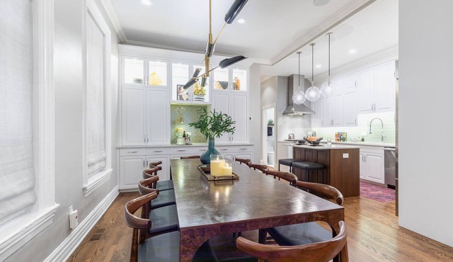 Gorgeous 3BR River North Condo - Free Parking in Chicago