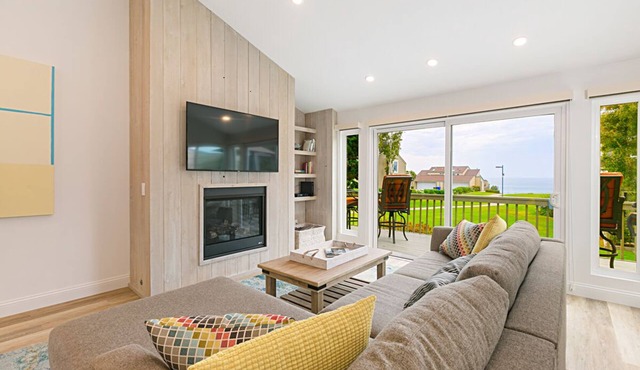 Gorgeous Oceanview Home! Steps to Beach, Pool & Pickleball in Encinitas
