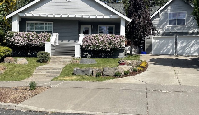 Great location in Old Mill District ! ♥ Fenced Backyard, ♥ Pet Friendly! in Bend