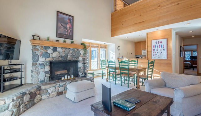 Greyhawk Condo 09 - Mountain Getaway in Warm Springs in Ketchum