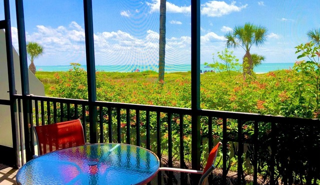 Gulf-Front: Dreamy Views, Renovated, Steps from Beach in Sanibel