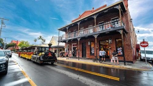 Harbor Luxe Celebration Suites in Key West