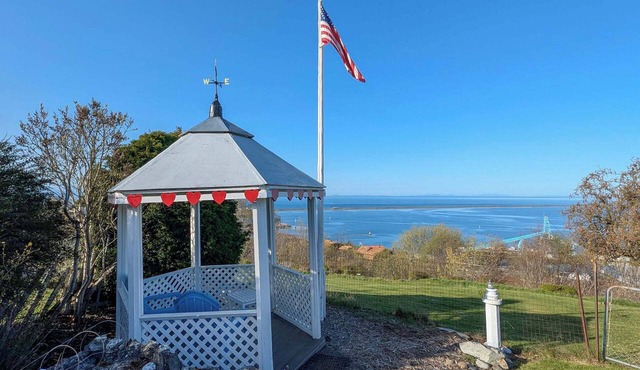 Harbor View, Gazebo, Indoor fireplace, Sleeps 6 in Port Angeles