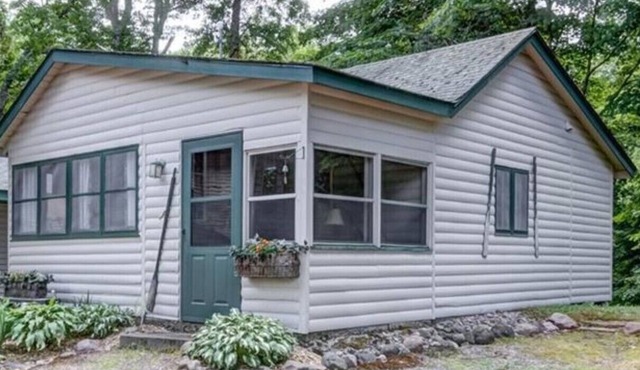 Hemlock Hide-A-Way Cozy Romantic Private Lake Cabin in Rice Lake