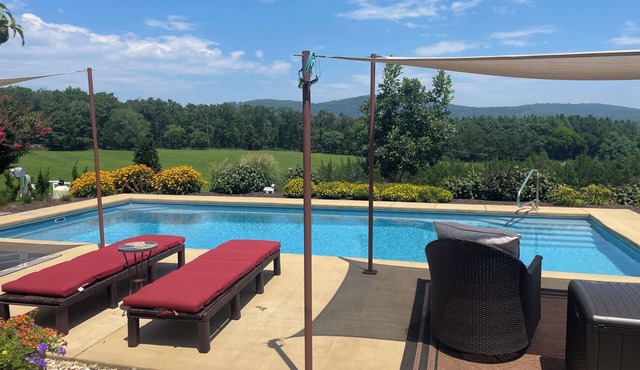 HIDDEN GEM BARN STUDIO WITH A VIEW near Monticello, wineries, with pool in Charlottesville