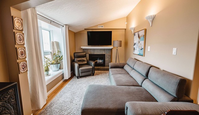 ⭐ Hidden Hollow Suite | DOWNTOWN ⭐ in Drumheller