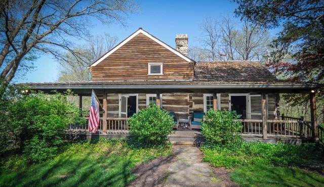 Historic 1830s Lodge/Cabin Overlooking Missouri River in Washington