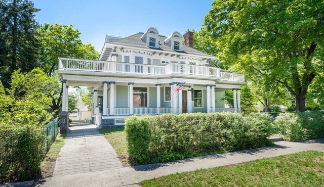 Historic Family Home with 8 BDRMS, 8 BATHS & 3 Kitchens! in Spokane