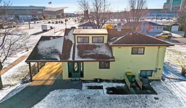 Historic Home Across From Lambeau Field: Where Every Stay Becomes a Tradition in Green Bay