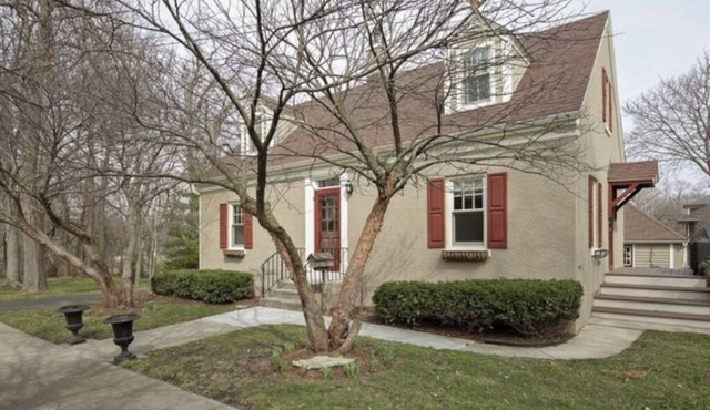 Historic home steps from downtown St. Charles & Pet Friendly! in St. Charles