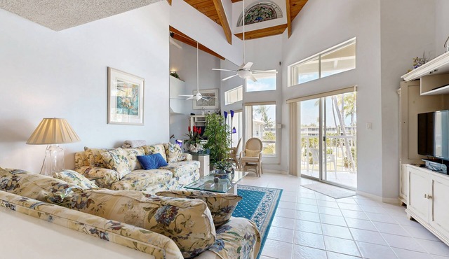 Historically located condo w/ocean views, pool, loft, AC & guest boat access in Layton