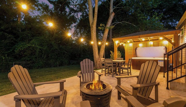 Hot Tub Gazebo, Game Room with Arcade, 2 King Beds, Fire Pit - Sleeps 8 in Saint Charles