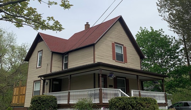 Idyllic Location - Walk to Town and Beaches in South Haven