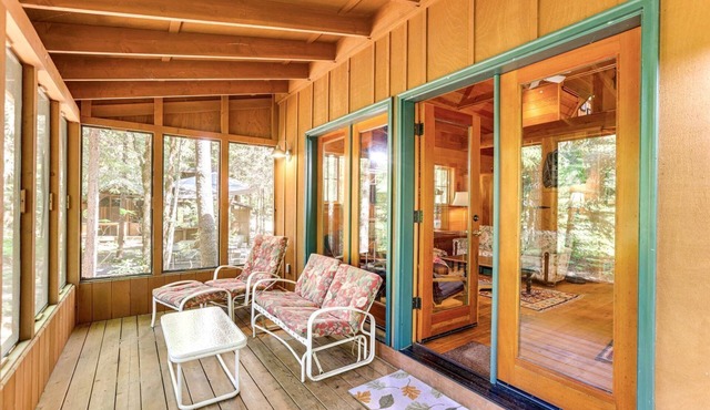 Intimate Creekfront Cabin with Private Sauna near Willamette National Forest in McKenzie Bridge