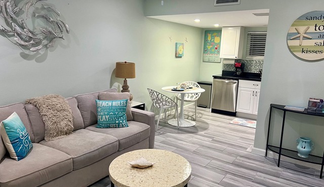 Island Vibes + Modern Comfort at Lido Beach! in Sarasota
