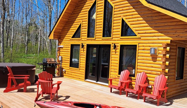 Islander Lodge - Lochaber Lake Lodges in Antigonish County