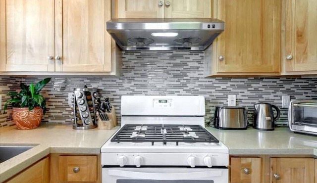 JadeHome - Townhome style in Alameda