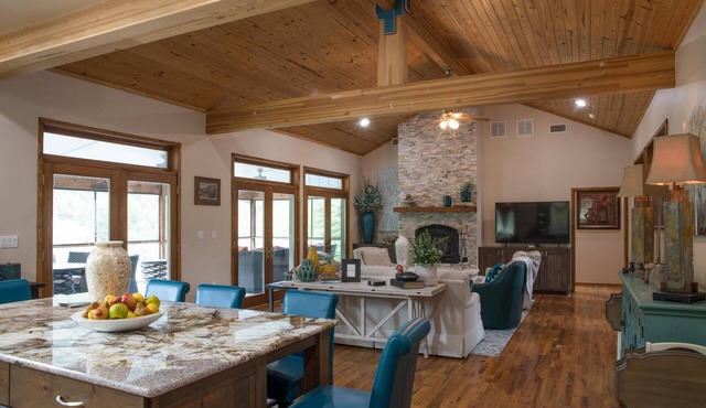 JOIN US IN HUNT- MAKE THIS YOUR RETREAT on the River! in Hunt