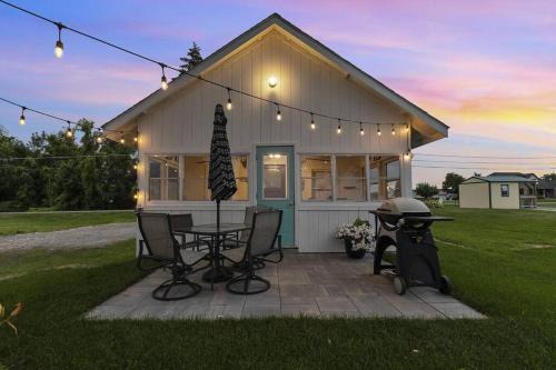 Kalbus Cottage Watch Sunrises & Sunsets on Lake Winnebago in Oshkosh