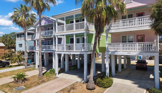 KeyLime Downtown Gulf View-FREE Golf Cart for 2026 in Cedar Key