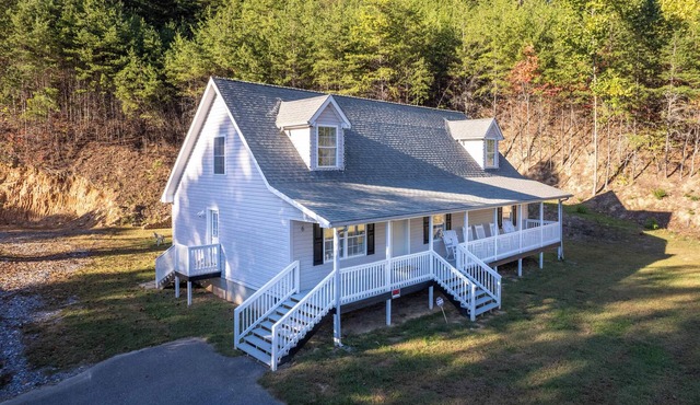 Lady Luck Lodge -Mountain View-Fire Pit-Open Covered Porch-Wifi in Whittier