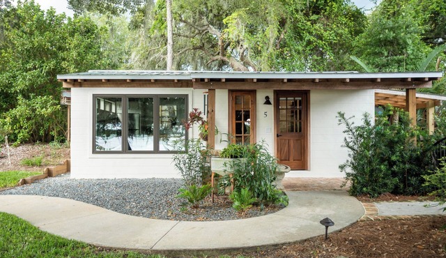 Lake Breeze Cottage 5 in Hernando