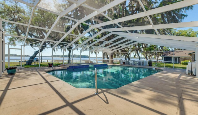 Lake Days + Pool Fun! Nature Coast Retreat in Hernando