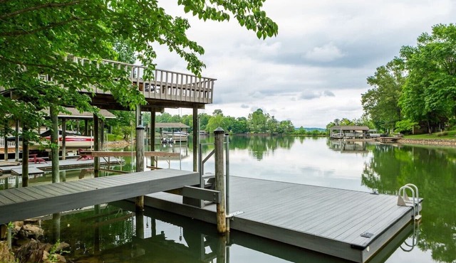 Lakefront |Deck |Fire Pit | Dock| Charcoal Grill in Union Hall