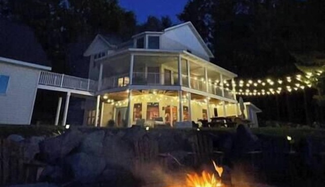 Lakefront home w/connecting bunkhouse - sleeps 20+ in Gladwin