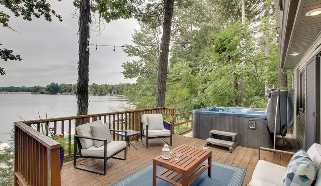Lakefront Plymouth Cottage w/Private Hot Tub in Plymouth