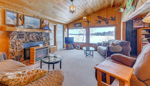 Lakefront Suring Home w/Pool Table + Views! in Suring