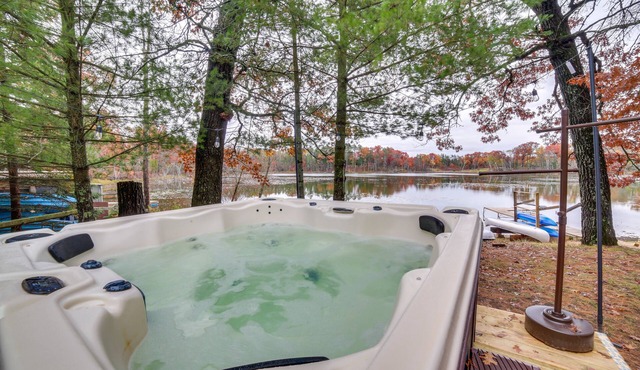 Lakefront Wisconsin Cottage w/Dock & Hot Tub! in Crivitz