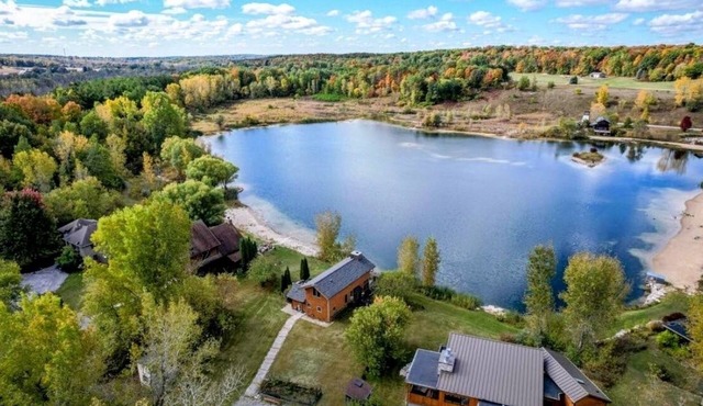 Lakeside Cabin on Private Lake! Perfect for families and couples getaway. in Cascade