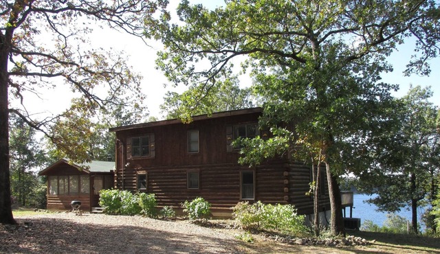 Lakeside Hideaway, Log Home On Bull Shoals Lake in Protem