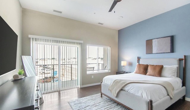Landing | Chic Studio, Pool, Gym in Springfield