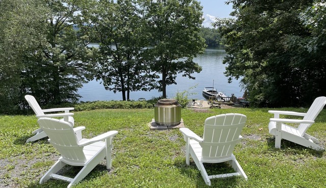 Large Barn styled vacation home that fits groups with space to spare. in Craryville